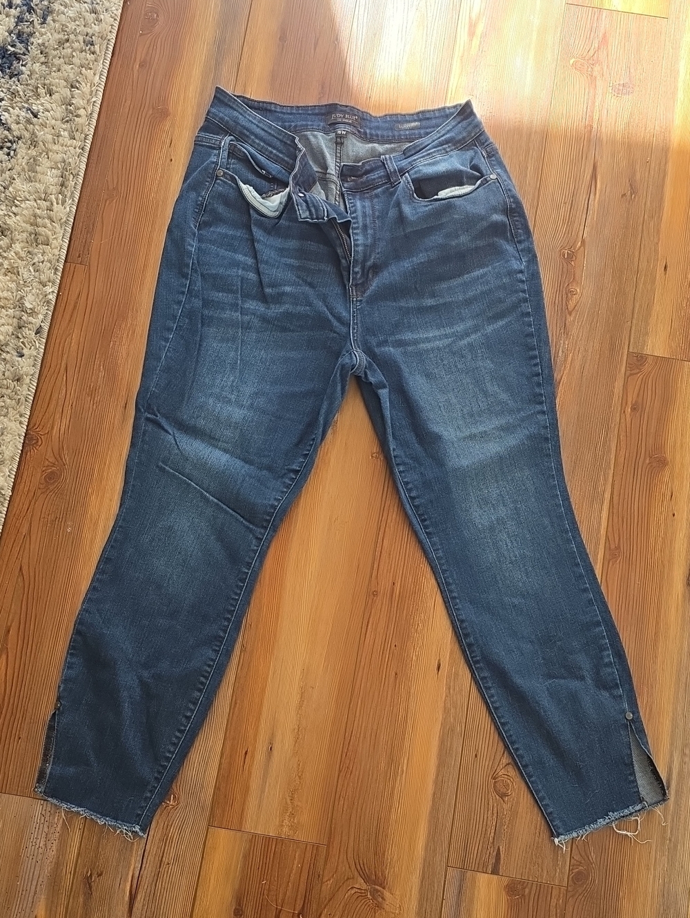 Judy Blue Dark Blue Ankle Crop Jeans